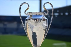 马特乌斯64岁携26岁女友亮相金球奖：足球传奇的甜蜜新篇章